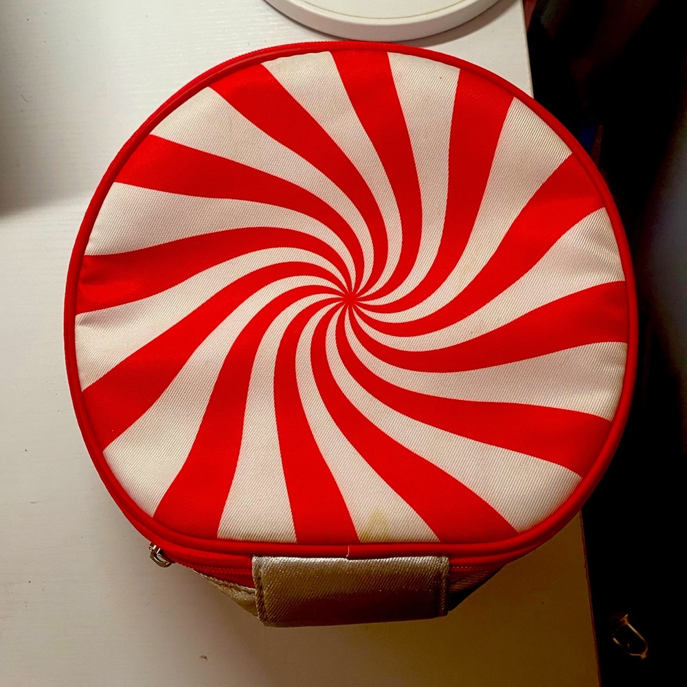 Clinique Peppermint cosmetic holiday bag